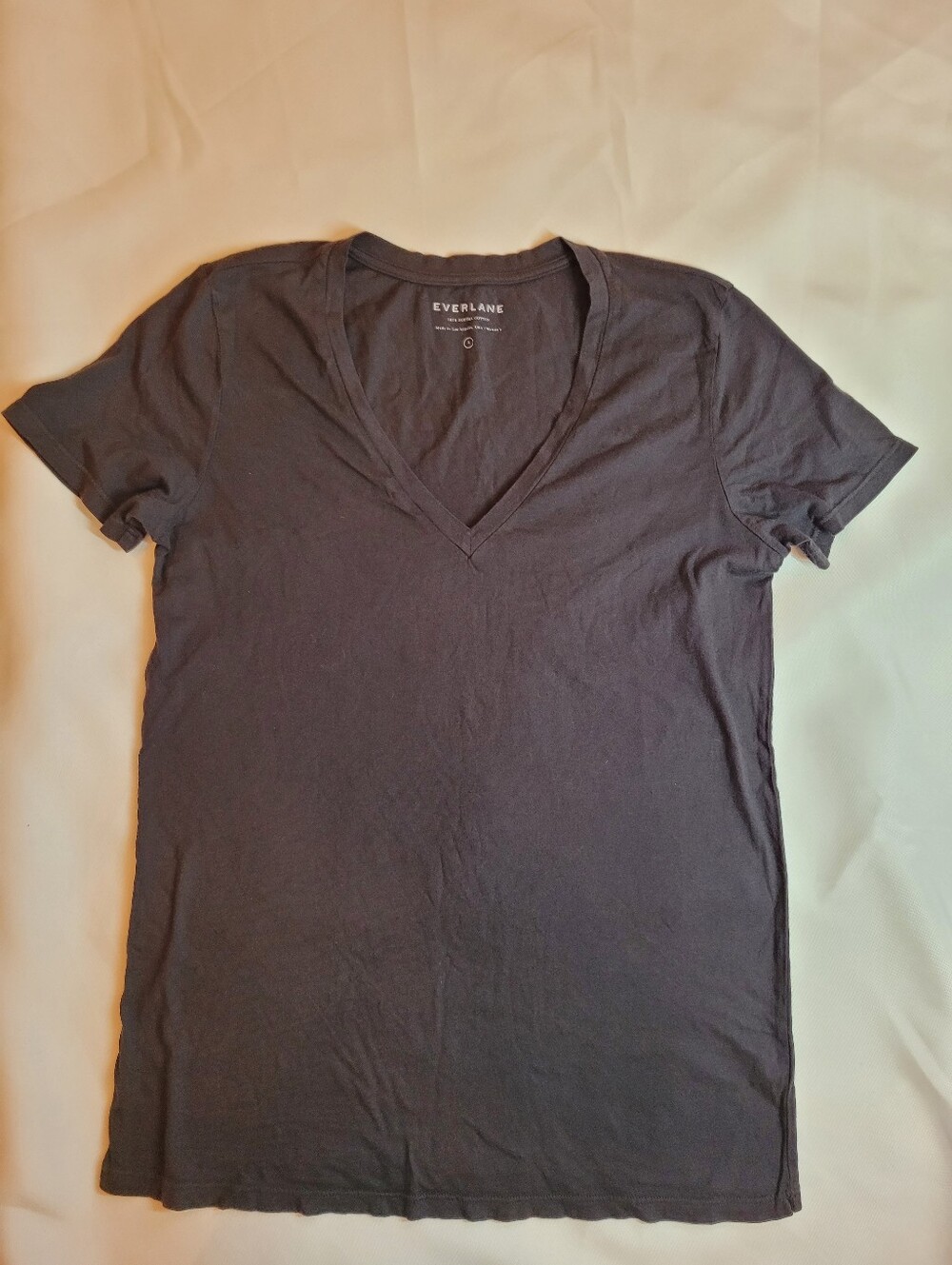 Everlane Women's Charcoal V-Neck Short Sleeve Tee Small